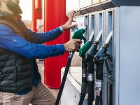 Ko se sve i koliko UGRAĐUJE u cenu goriva?