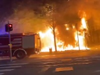 Ogroman požar u Beogradu: Vatra guta kladionicu (VIDEO)