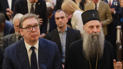 "Crkveni ispraćaj Vučića u Njujork deo je zavetničke paradigme vlasti"