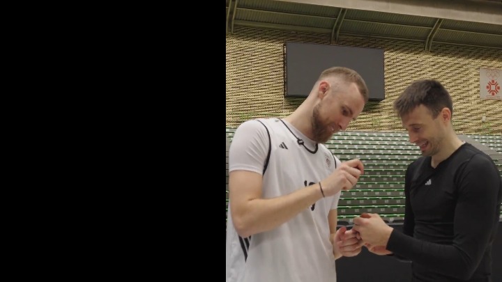 Avramović učio Džananu Musu pravoslavne običaje: Kucali se jajima, evo ko je pobedio (VIDEO)