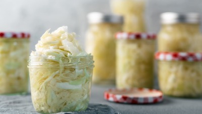 Ako bolujete od ove bolesti, ne treba da jedete kiseli kupus! Omiljena zimska namirnica može biti štetna 