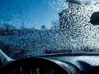 Savet zlata vredan: Zaleđeno staklo ČISTI U TRENU - ljudi oduševljeni (VIDEO) 