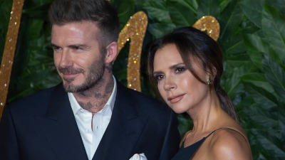 Prvo zajedničko pojavljivanje u javnosti Viktorije i Dejvida Bekama nakon Bruklinove ŠOK OPTUŽBE: Imali su VAŽAN povod (VIDEO) 