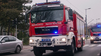 Dečak propao kroz svetlarnik, odmah upućeni vatrogasci-spasioci