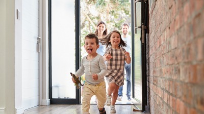 ELITA PO MERI VLASTI Čija su naša deca? ELITA PO MERI VLASTI Čija su naša deca?