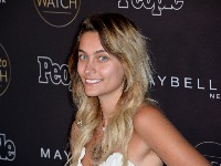 Ćerka Majkla Džeksona pokazala rupu u nosu od KOKAINA: Snimak napravio haos na mrežama (VIDEO) 