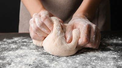 Od ovog testa pravite picu, hleb i krofne: Jedna smesa za sve što želite 