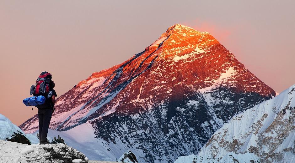 Mont Everest porastao za 86 centimetara | Putovanja | Direktno