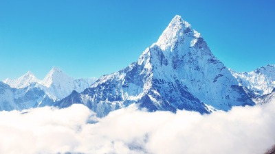 Skoro hiljadu ljudi zarobljeno na Mont Everestu (FOTO) Skoro hiljadu ljudi zarobljeno na Mont Everestu (FOTO)