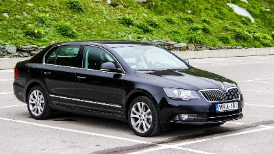 "Pobeda! Poništena nabavka od 6,5 miliona za limuzine"