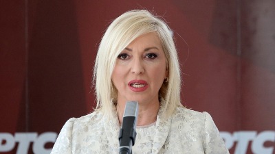 "Radnici RTS su uz studente": Olivera Kovačević podelila sliku najbitnijeg transparenta sa protesta (FOTO)