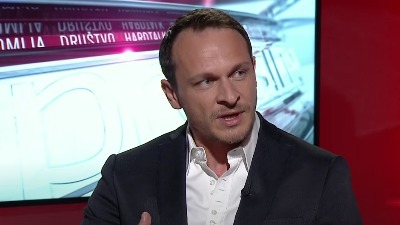 "Narod je obespravljen, politički lešinari vam serviraju priče"