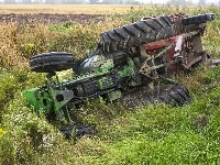 ZLA KOB Prevrnuo se traktor, poginuo mladić (20)