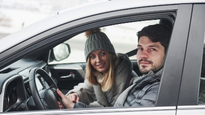 Zašto nije dobro da u automobilu nosite zimsku jaknu?