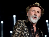 DINO MERLIN NA UDARU: Voditeljka brutalno reagovala nakon njegove objave o plasmanu: "Halid bi bio uz njih"