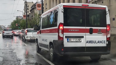 DRAMA NA BANOVOM BRDU: Majka i dete udareni na pešačkom, žena ostala da leži na kolovozu (FOTO)