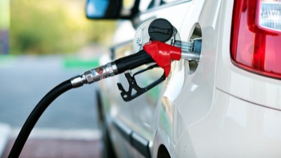 Građani Srbije plaćaju najskuplje gorivo u regionu