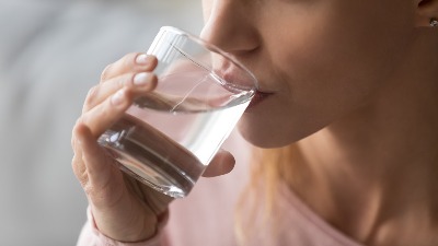 Brzi test: Proverite da li pijete dovoljno vode (VIDEO)
