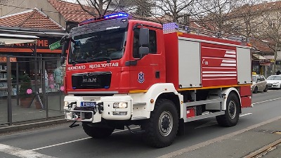 Vatrogasci spasili mladića iz betonske rupe (FOTO)