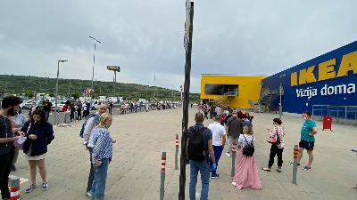 Evakuisana robna kuća Ikea u Beogradu (VIDEO)