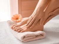 Kada je stavila list kupusa na stopala konačno je rešila problem koji muči MNOGE SRBE 