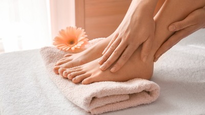 Kada je stavila list kupusa na stopala konačno je rešila problem koji muči MNOGE SRBE 