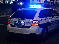 FILMSKA POTERA U BORČI: Maloletni vozač udario u patrolu, policija u napuštenom autu zatekla dete!