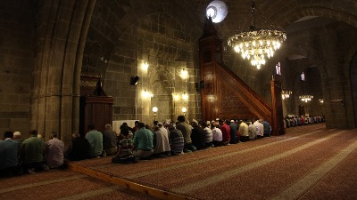Muslimani danas slave Ramazanski bajram Muslimani danas slave Ramazanski bajram
