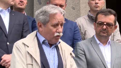 "Energija protesta imponuje, ali se kraj krizi ne nazire"