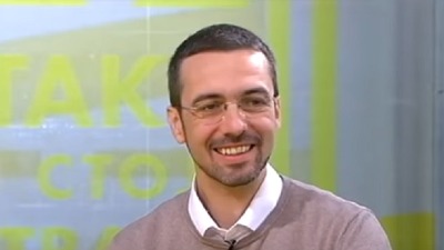 Voditelj kog svi gledaju svako veče godinama krije privatni život: Njegova supruga je poznata glumica, a njihova priča će vas iznenaditi