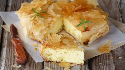 HRSKAVA pita sa sirom