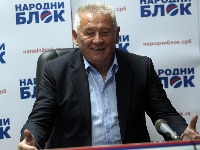 Velja Ilić se udvara studentima, ne bi li opet mogao da kraducka