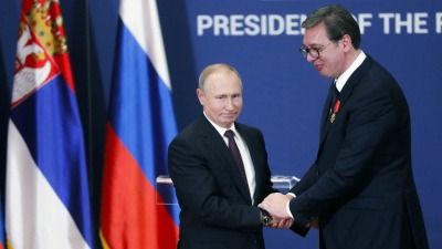 "Putine, oduzmi ruski orden Vučiću" "Putine, oduzmi ruski orden Vučiću"