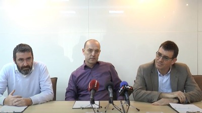 "Vučić otvorio fabriku koja radi godinu dana" "Vučić otvorio fabriku koja radi godinu dana"