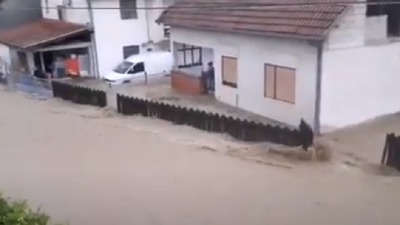Poplave u Kragujevcu: Voda probila u kuće Poplave u Kragujevcu: Voda probila u kuće