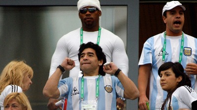Maradona se oporavlja, gledao je celu utakmicu Maradona se oporavlja, gledao je celu utakmicu