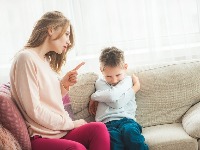 Majka se požalila: "Ne mogu da trpim sina, naporan je"