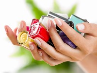 DA LI STE ZNALI? Lak za nokte možete i sami da napravite!