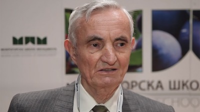 "Vlast će sama sebe da sruši" "Vlast će sama sebe da sruši"