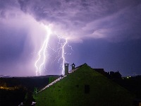 Krenulo je! Već pljušti i pucaju gromovi u ovom delu Srbije!