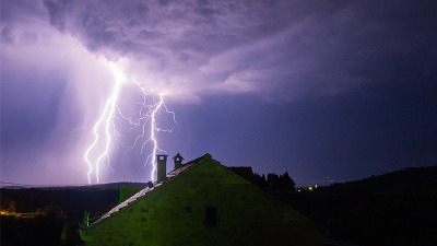 Krenulo je! Već pljušti i pucaju gromovi u ovom delu Srbije!