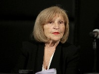 Pogledajte kako su Novosađani sinoć IZNENADILI Miru Banjac za njen 96. rođendan: Zapevali joj pod prozorom (VIDEO)