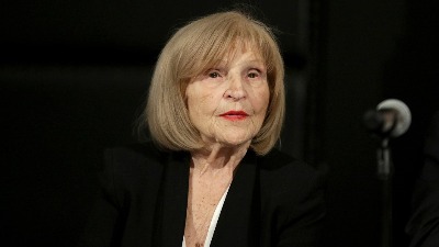 Pogledajte kako su Novosađani sinoć IZNENADILI Miru Banjac za njen 96. rođendan: Zapevali joj pod prozorom (VIDEO)