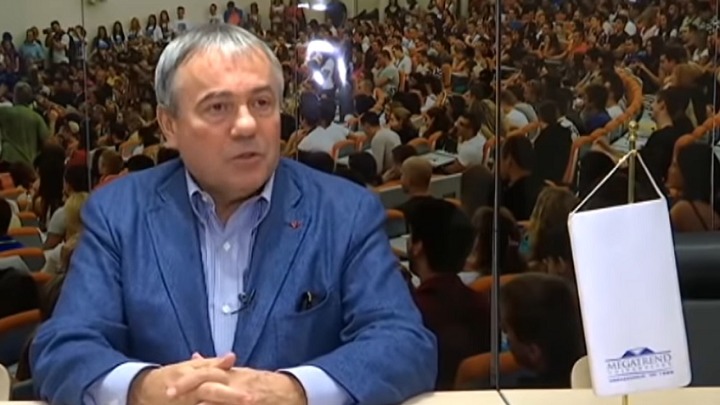 Megatrend pao, sledi finansijski udar za Miću: Vila u Kanu i jahta na prodaju za odštetu studentima?