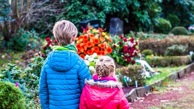 Voditi decu na groblje i sahrane? Struka odgovara