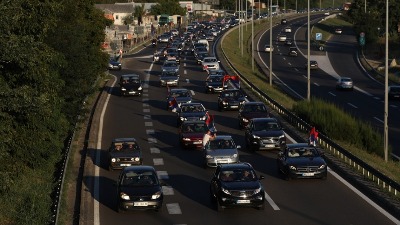 Danilo Vučić i Miša Vacić u auto-litiji u Beogradu (FOTO)