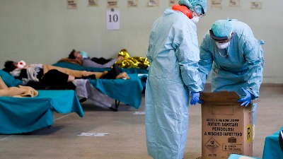 Zašto korona neke ljude napada, a neke preskoči?
