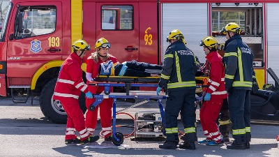 Drama kod Čačka: Vozilo sa dve osobe sletelo u jezero