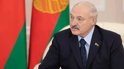 Lukašenko dobio palicom po glavi (FOTO)