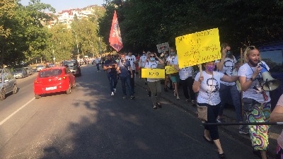 Roditelji i zaposleni u OŠ "Ivo Andrić": Urušavate najbolju školu u Srbiju
